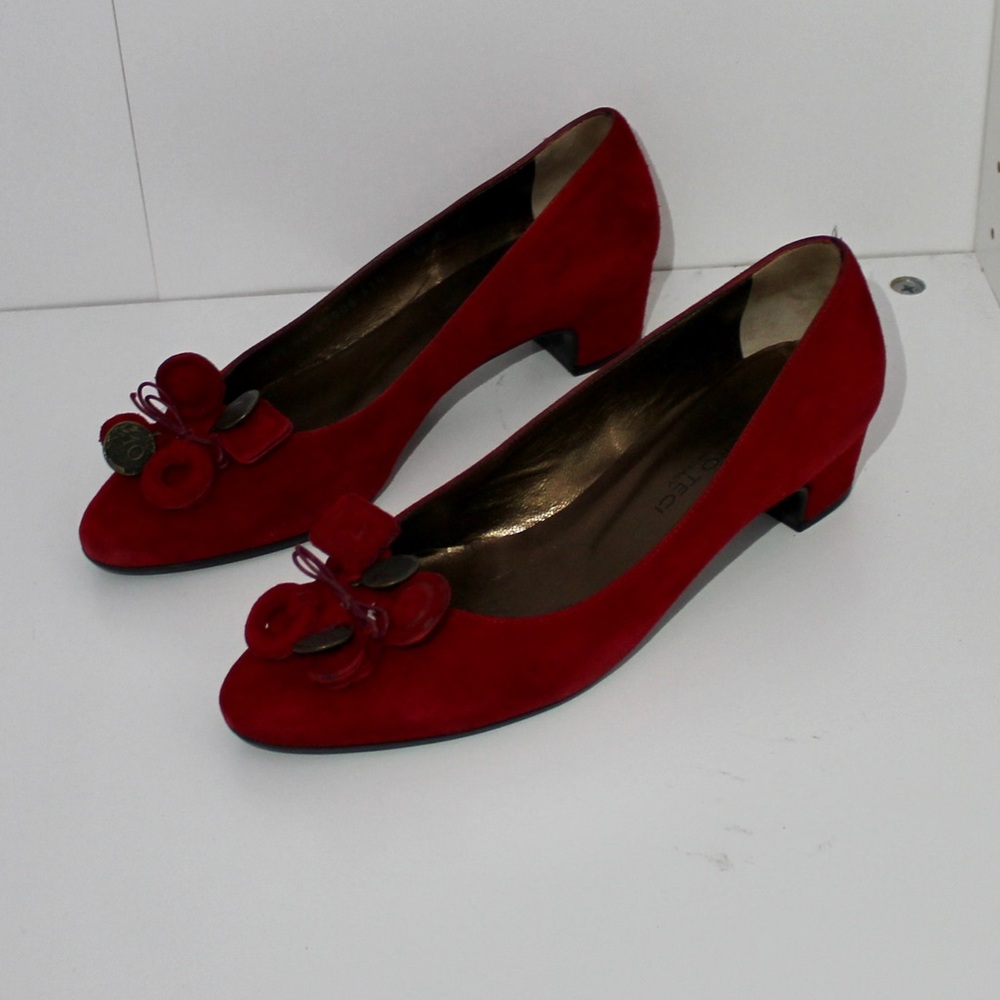 Low heel ballerinas